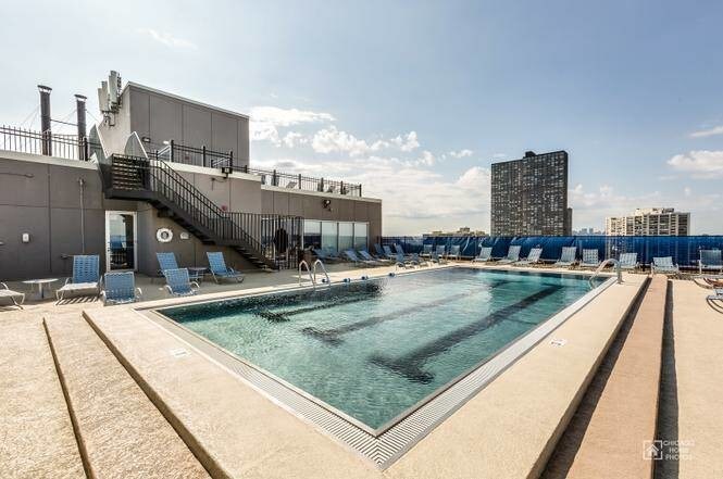 Rooftop Pool - 720 W Gordon Terrace