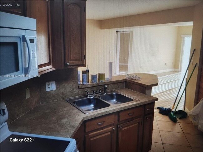 Foto del edificio - 6284 NW 186th St