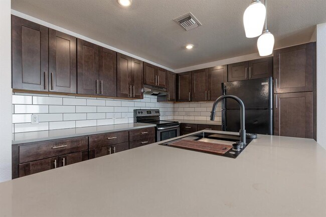 Building Photo - 6700 Menchaca Rd