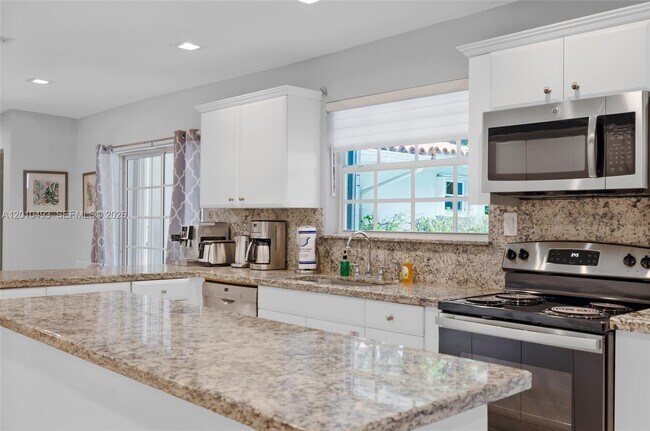 Building Photo - 7711 Coquina Dr