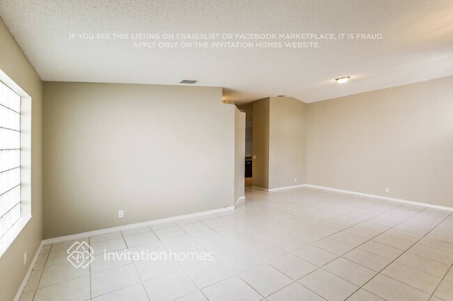 Building Photo - 10841 SW 14th Ct
