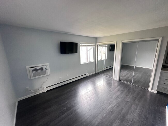 Building Photo - Fully Updated Townhouse in Mid-Town Ft Col...