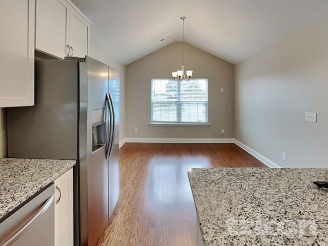 Foto del edificio - 1021 Laurelwood Dr