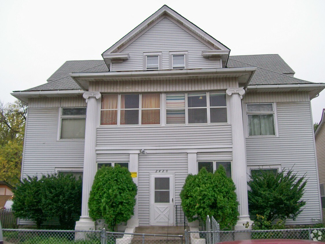 Foto del edificio - 2420 Bloomington Ave