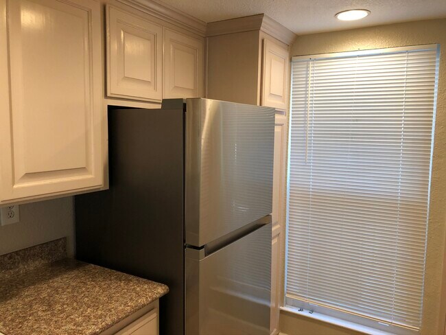 Foto del edificio - 24352 Dover Ln