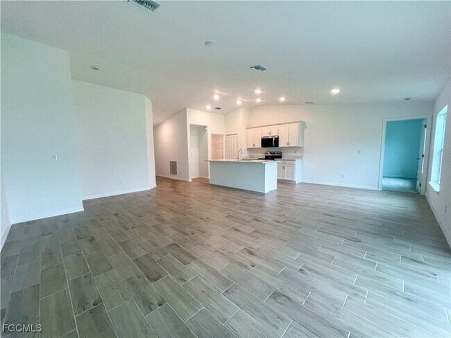 Foto del edificio - 2127 SW 12th Ave