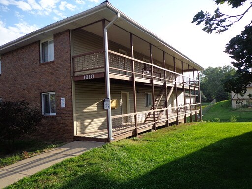 Primary Photo - 1610 Boswell Ave