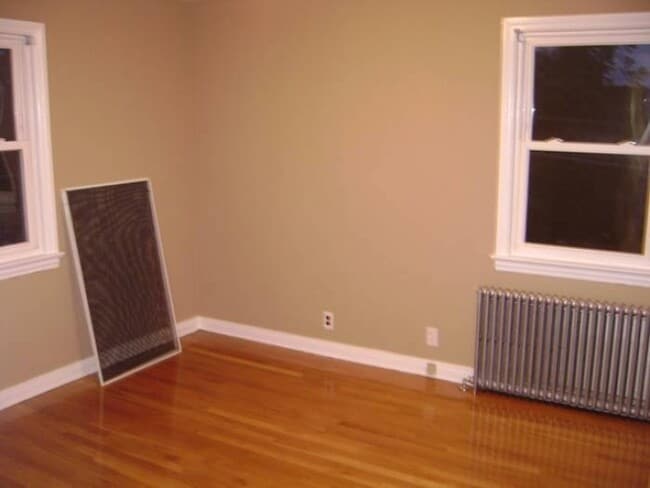 Building Photo - 28 Wolfle St