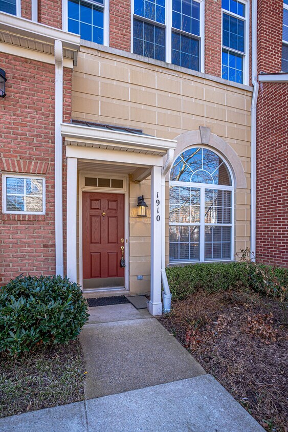 Ground floor entry condo - 1910 Crescent Park Dr