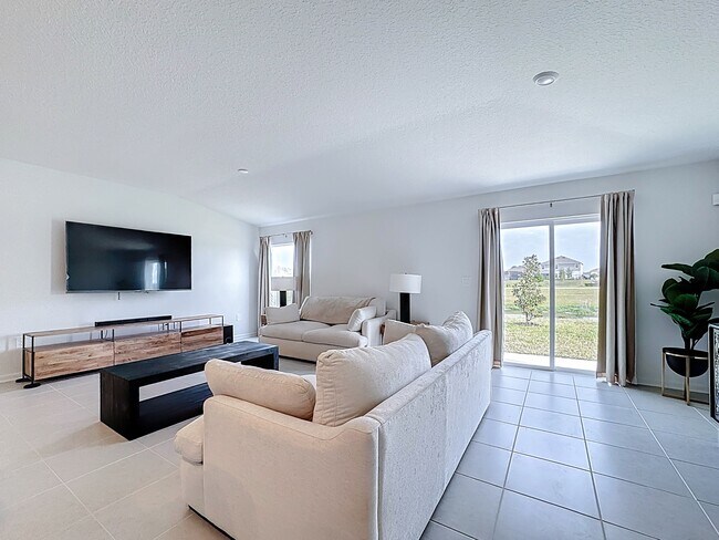 Foto del edificio - 5023 Barnet Dr
