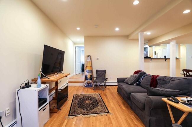 Building Photo - 1870 Commonwealth Ave