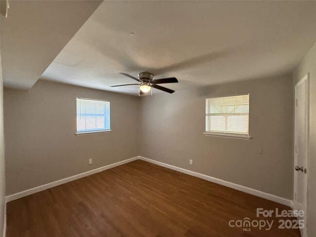 Foto del edificio - 409 Hawley Ave