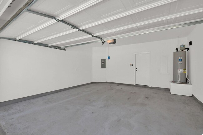Building Photo - 2725 Woodall Dr