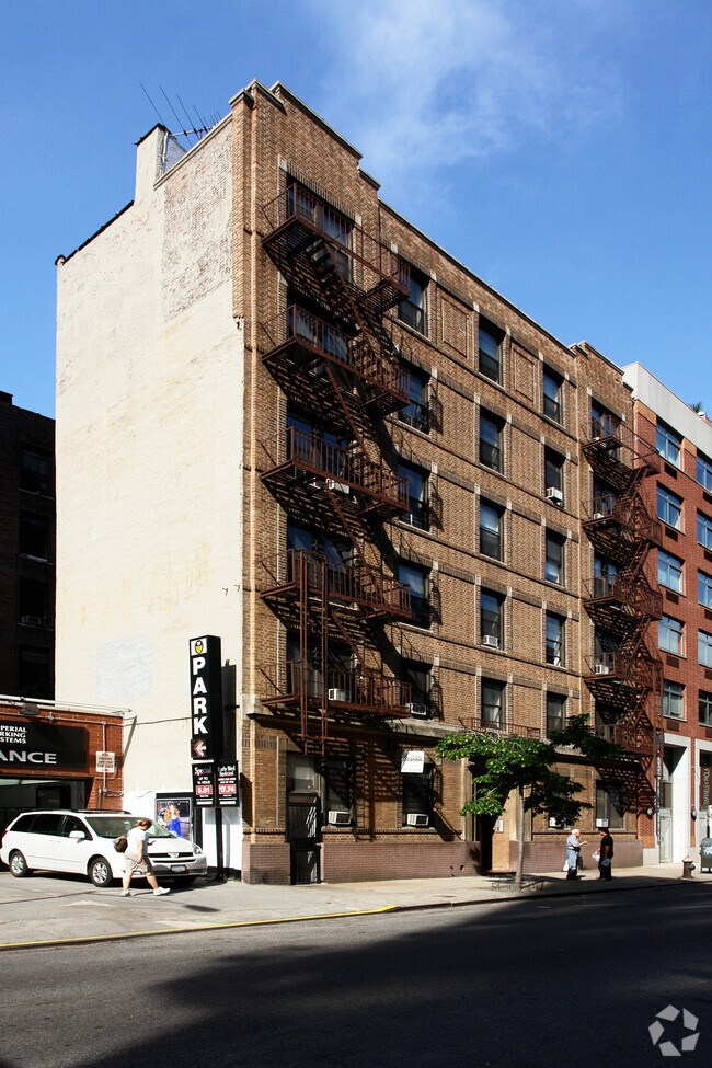 Building Photo - 264-268 W 19th St