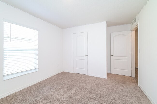 Building Photo - 501 Kensington View Dr