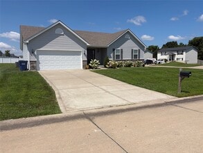 Building Photo - 627 Gandalf Ln