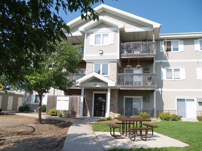 Building Photo - Oak Crossing