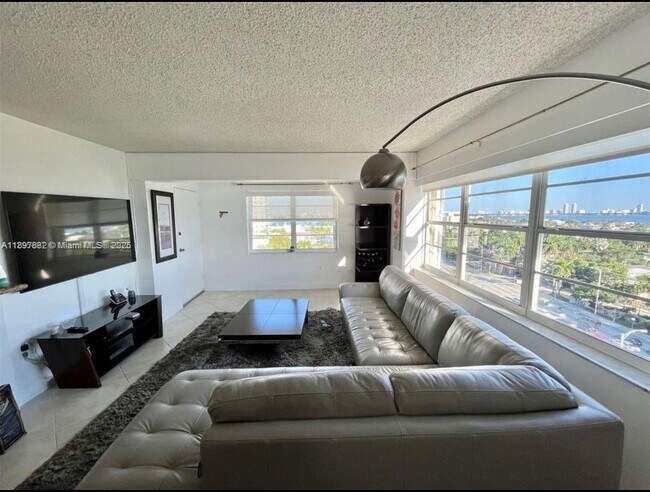 Building Photo - 7904 West Dr