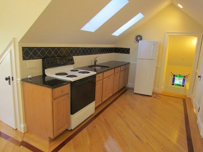 Building Photo - 6 Littleton Rd