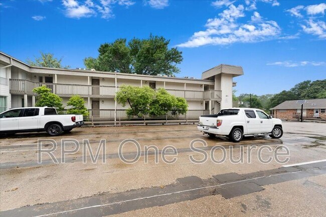 Building Photo - 4859 Cedar Springs Rd