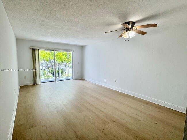 Foto del edificio - 4800 NW 79th Ave