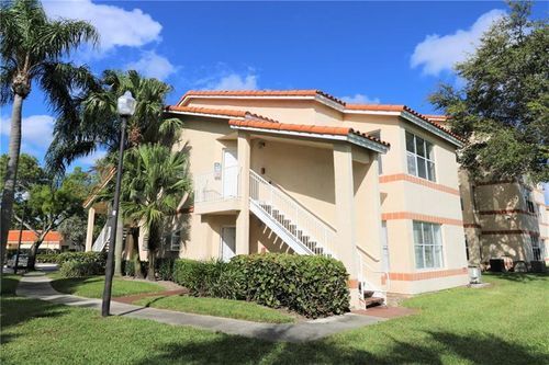 Foto del edificio - 3345 Pinewalk Dr S