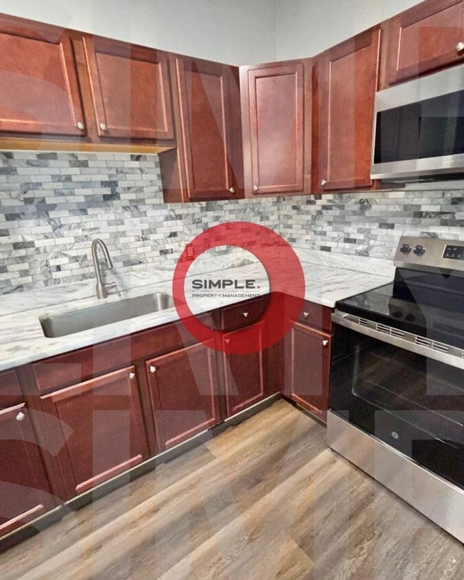 Huge 7-bedroom 2 baths with laundry on the... - Huge 7-bedroom 2 baths with laundry on the...