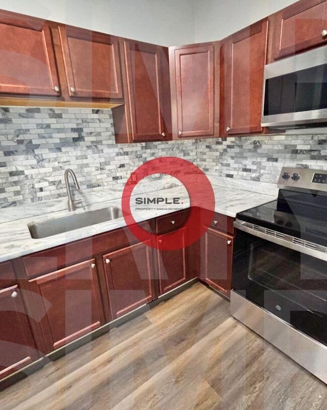 Huge 7-bedroom 2 baths with laundry on the... - Huge 7-bedroom 2 baths with laundry on the... House