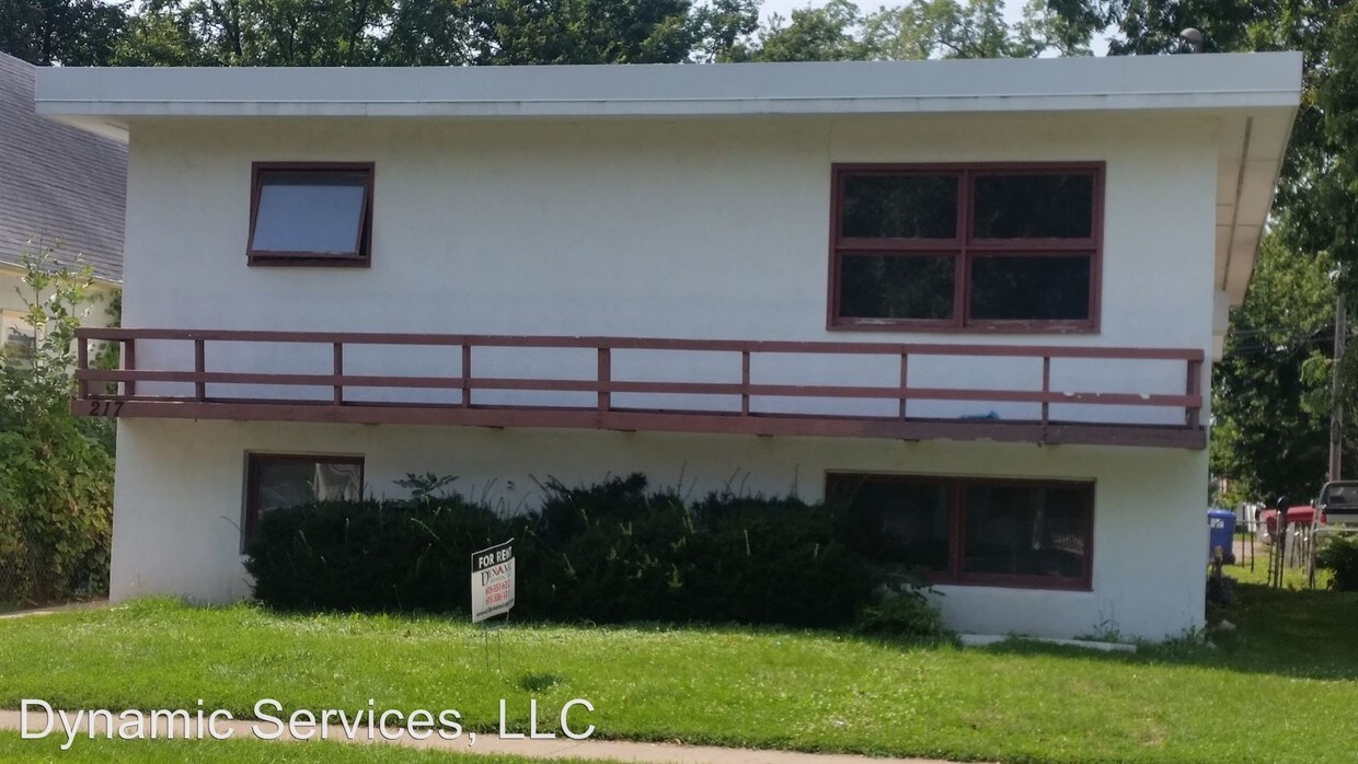 Primary Photo - 217 S Summit Ave
