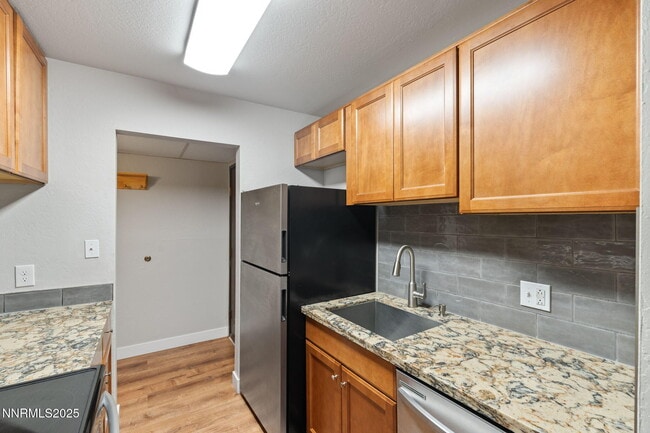Foto del edificio - 2955 Lakeside Dr