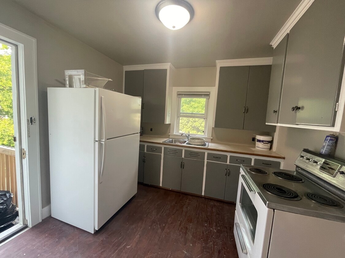 Primary Photo - 206 N Lawe St