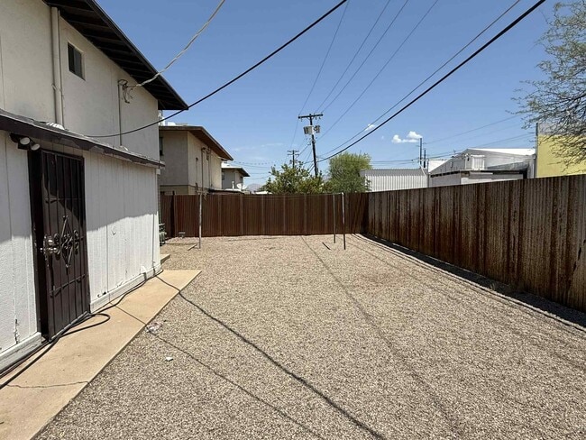 Building Photo - 2151 S Winstel Ave