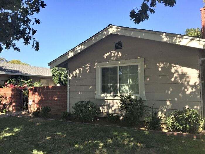Primary Photo - 2110 Oak Grove Rd