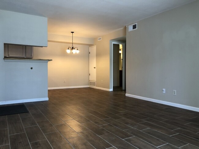 Building Photo - Beautiful Condo in the Brittany Highlands