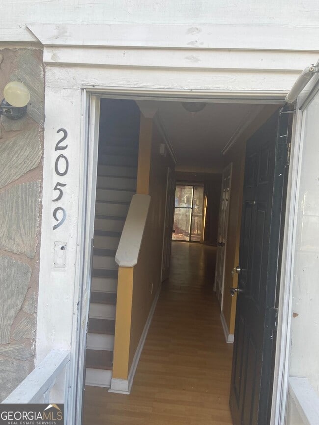 Building Photo - 2059 Charter Ln