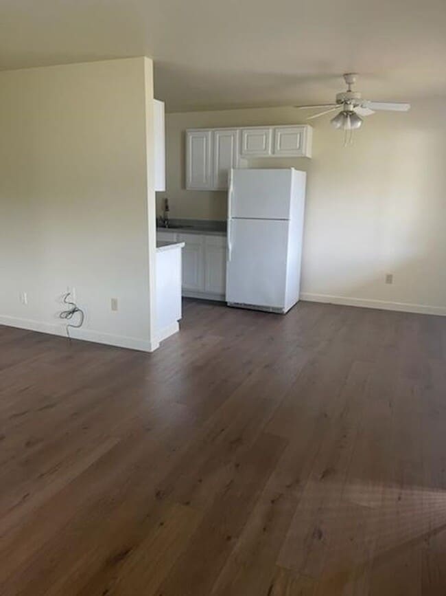 Building Photo - 454U