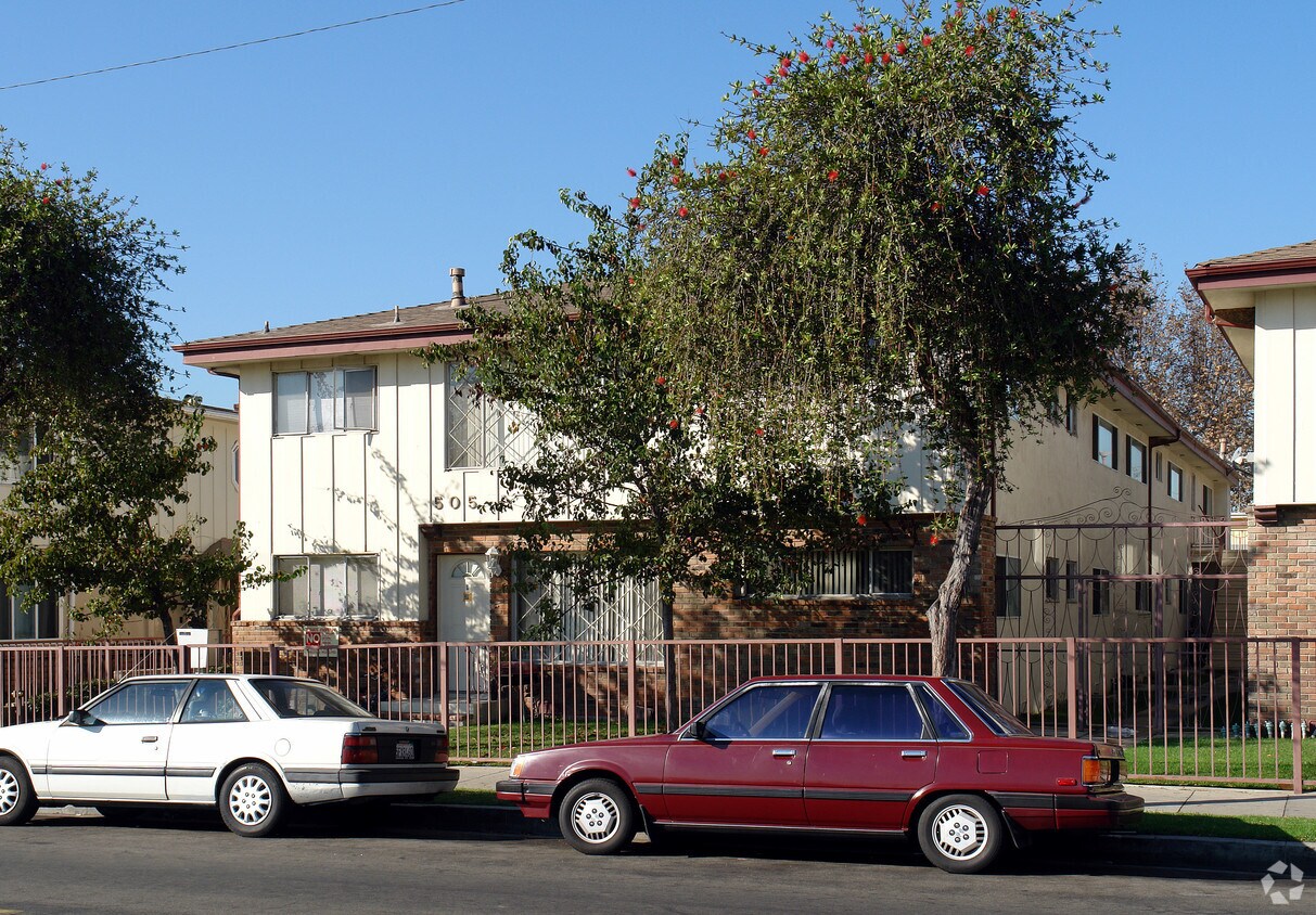 Building Photo - 505 S Eucalyptus Ave