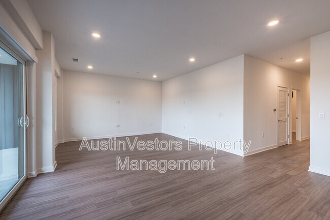 Building Photo - 4361 S Congress Ave