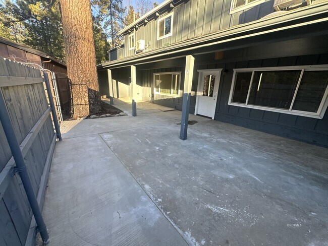 Foto del edificio - Walk to Town 1 bedroom Apartment