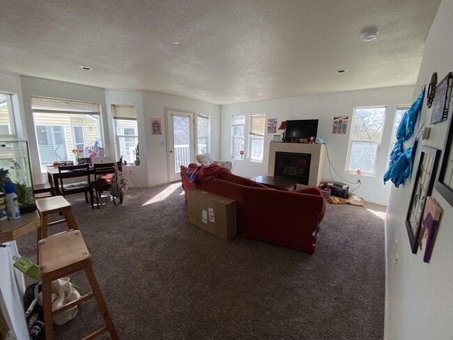 Building Photo - 857 N Garfield St