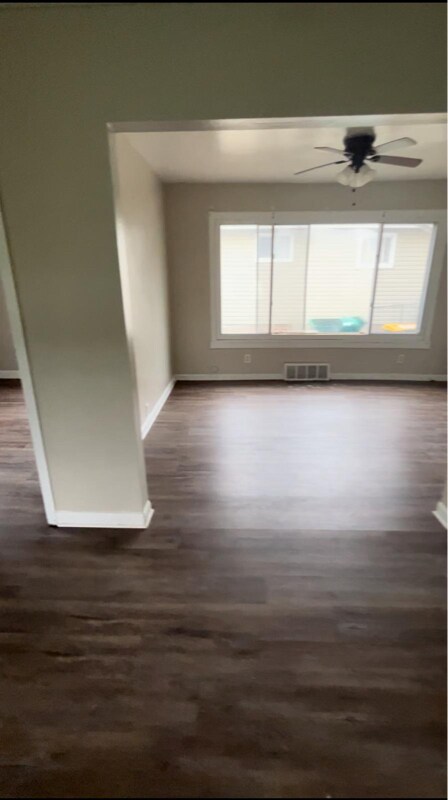 Foto del edificio - 5733 Longwood Ave