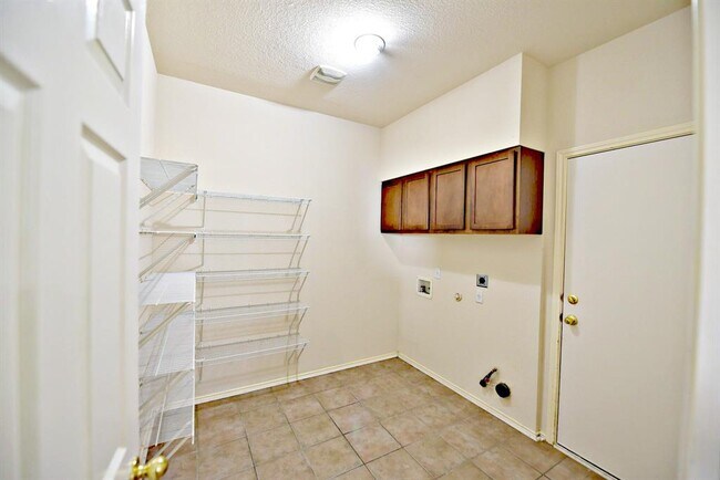 Building Photo - 104 Mertz Ln