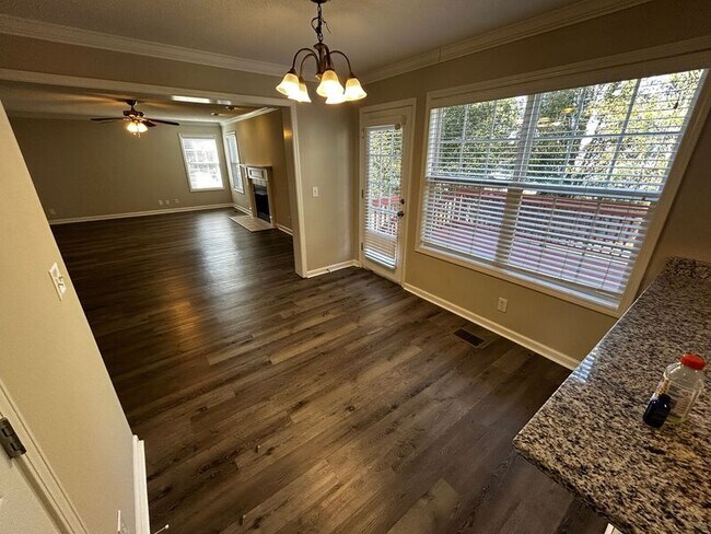 Building Photo - 449 Winding Bluff Way