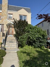 Building Photo - 162 Mackenzie St