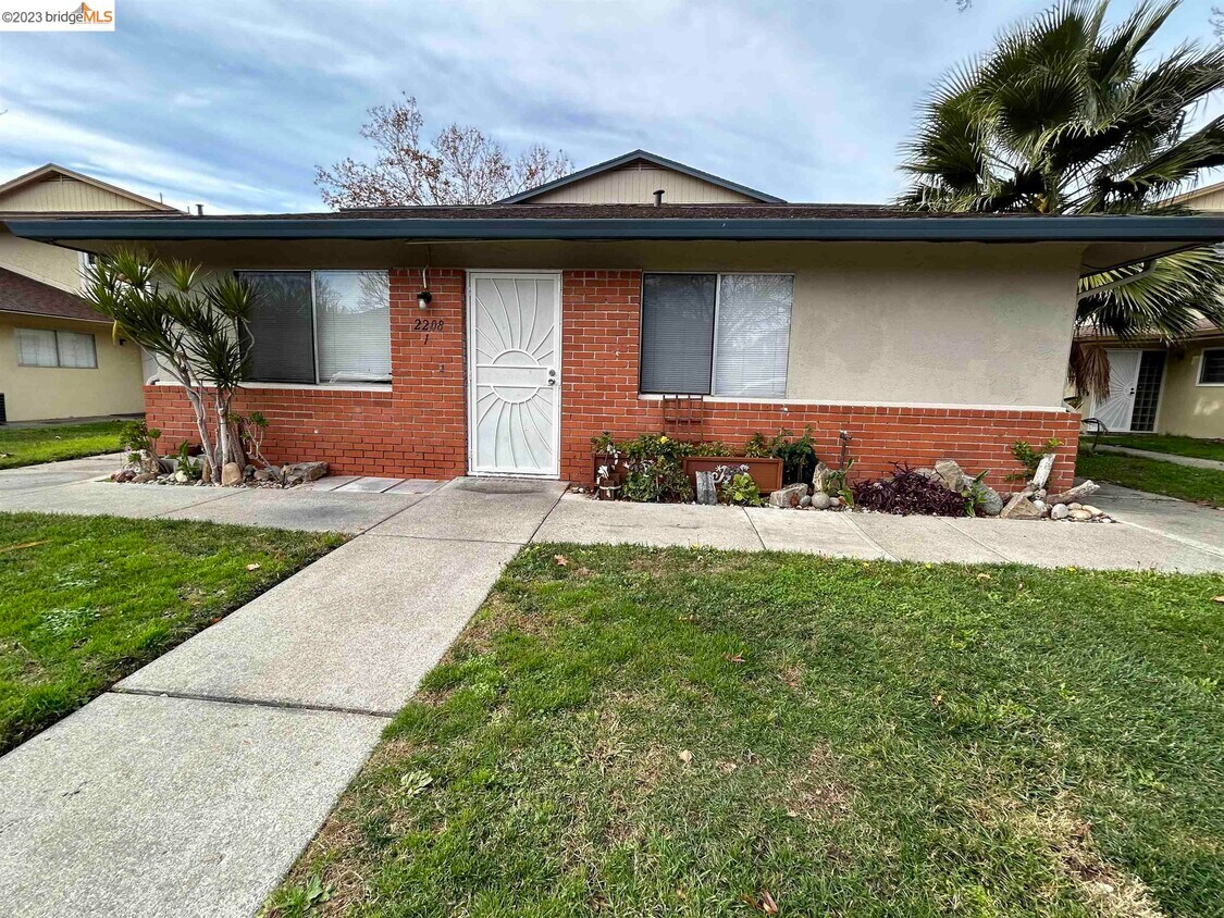 2208 Peppertree Way Unit 1, Antioch, CA 94509 Condo for Rent in
