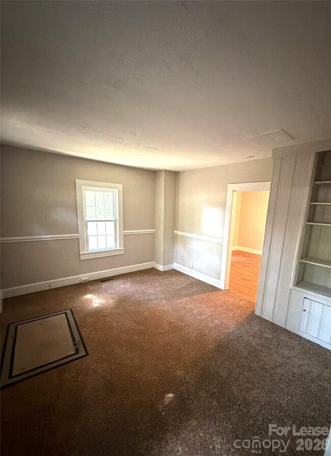 Building Photo - 3516 Eastway Dr