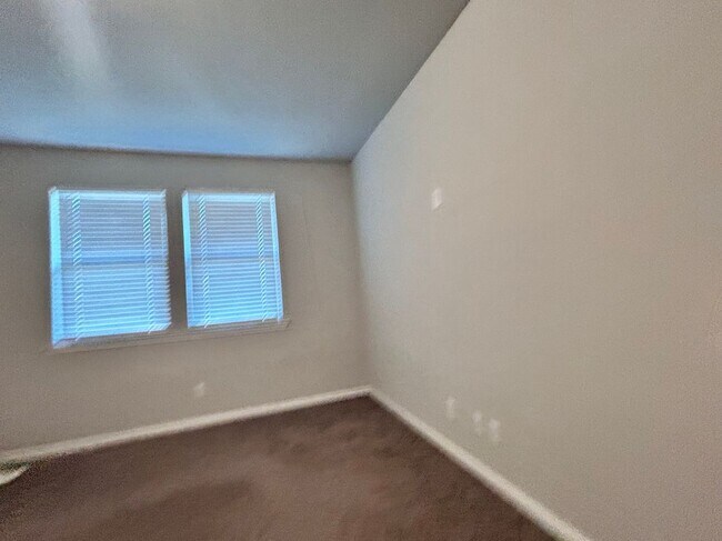 Building Photo - 1860 E LAKESHORE LANDING Dr
