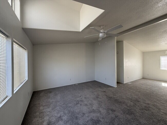 Foto del edificio - 3 bed 2 bath home with a large yard. BHCRE...