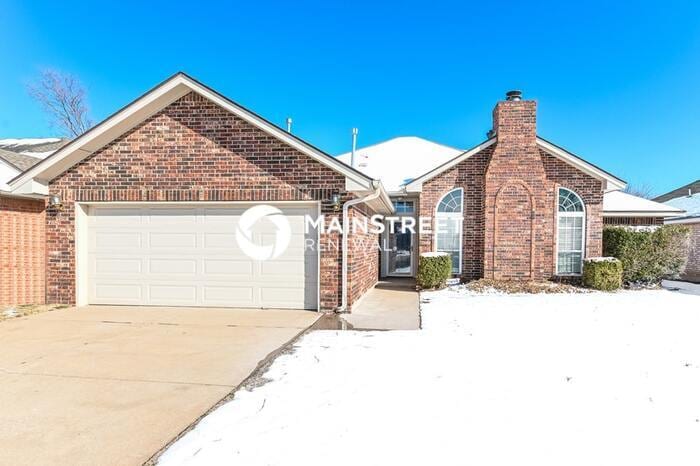 Foto principal - 4 Bedroom Pet-Friendly Home in Edmond, OK ...