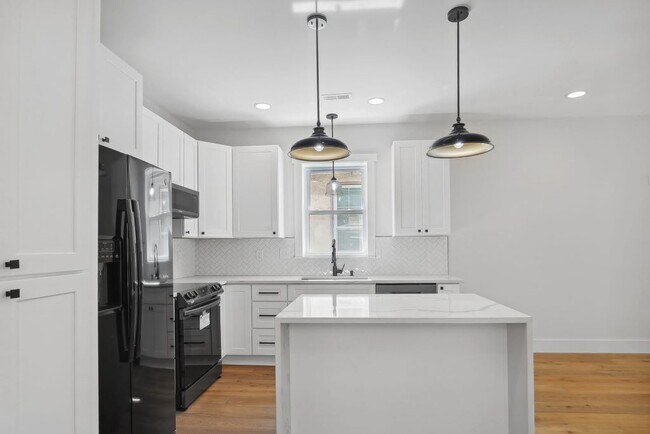 Building Photo - 1524 W St SE